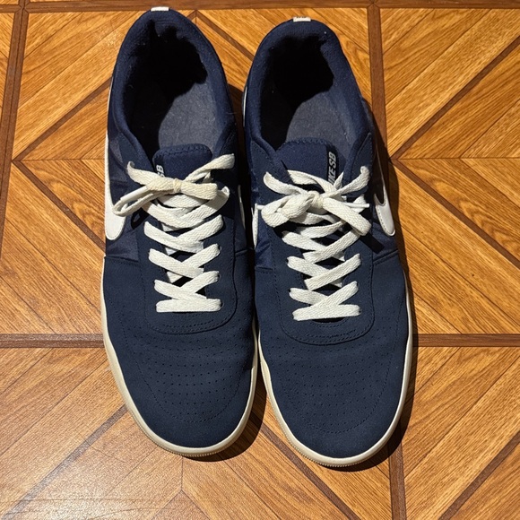 Nike SB Men's Dark Blue and White Sneakers - Picture 2 of 5